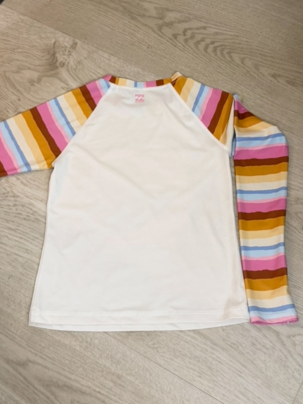 *Billabong Kids Rising Sun LS Rashguard
Size 10* Excellent Condition - Picture 3 of 3